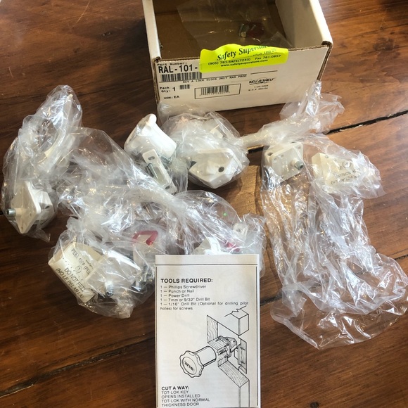 Child magnetic cabinet locks. Rev-a-shelf - Picture 5 of 6